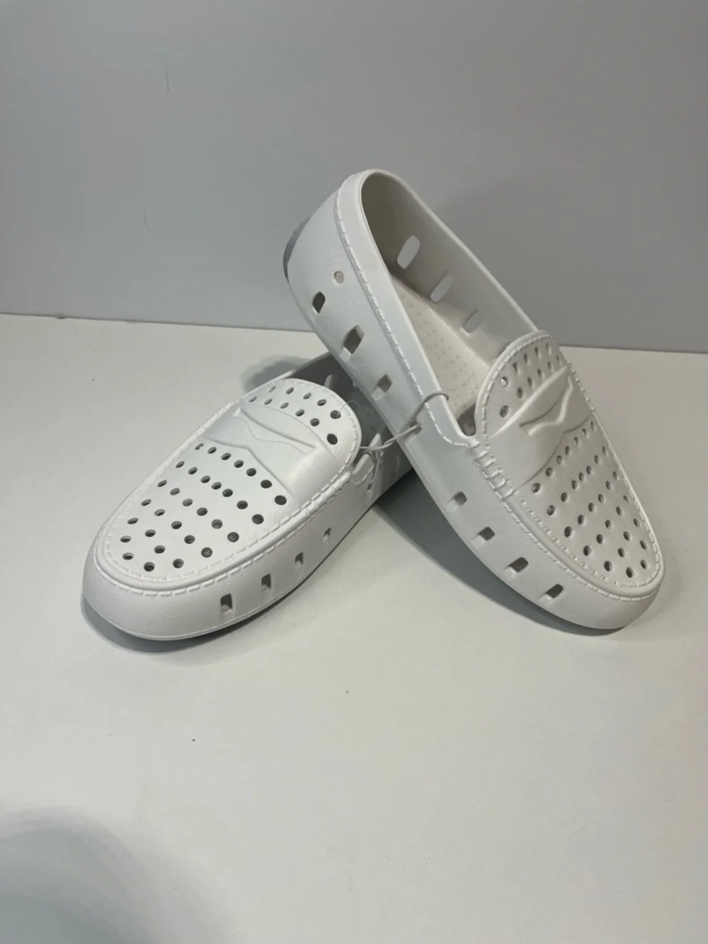 Floafers White and Gray Boat Shoes Boys Girls Size 4 Yacht Rock Water Shoe